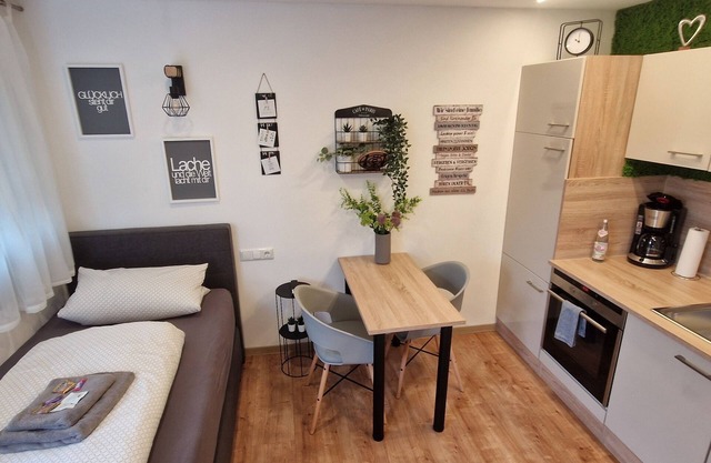 Apartment kitchen, WLAN, SMART TV, modern, single bed