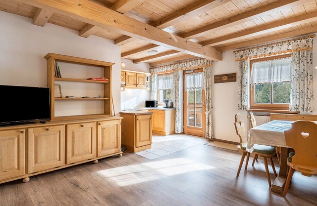 Apartment 'Kranebitterhof Edelweiss' with Mountain View, Shared Garden and Wi-Fi
