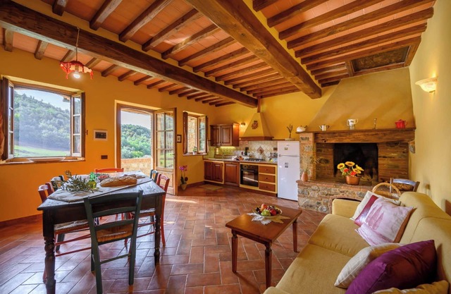Apartment 'La Casa' with Shared Pool, Private Garden and Wi-Fi