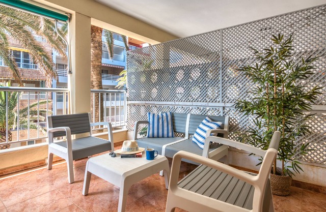 Apartment 'La Terraza De Palmeres' with Sea View, Wi-Fi and Air Conditioning