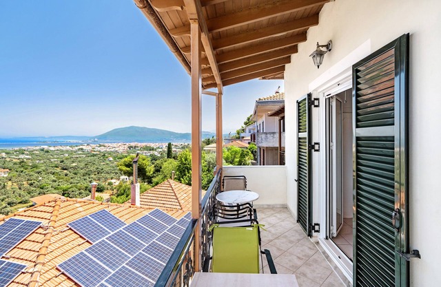 Apartment "Lefkothea 1" with Sea View, Balcony & Wi-Fi