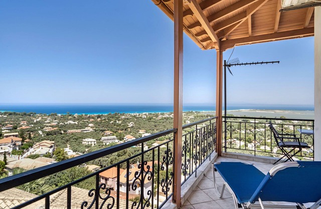 Apartment "Lefkothea 4" with Sea View, Balcony & Wi-Fi