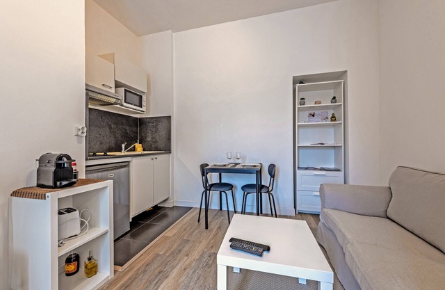 Apartment 'Les Capucins - T2 Tout Confort' with Private Terrace, Private Garden and Wi-Fi