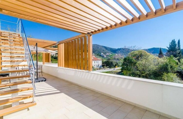 Apartment Lula - Superior Two-Bedroom Apartment with Balcony and Sea View