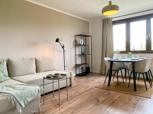 Apartment mit Rheinblick, Messe, Balkon, Küche, Parkplatz