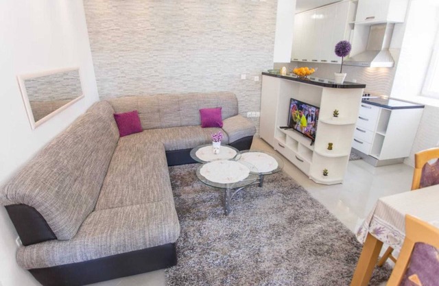 Apartment Mojaš - Two Bedroom Apartment with Terrace