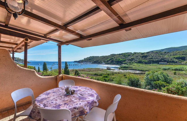 Apartment 'Mono4Posti Vista Mare Il Portolano' with Sea View, Wi-Fi and Air Conditioning