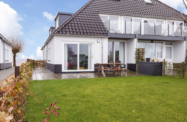 Apartment near Sneekermeer with Marina Access