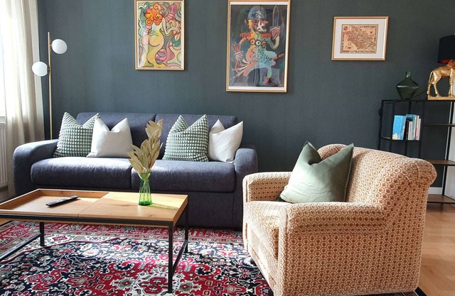 Apartment on Wilhelmsplatz with a view. Within walking distance of all sights.