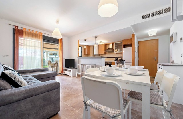 Apartment 'Panorámica Golf Resort' with Shared Pool, Wi-Fi and Air Conditioning