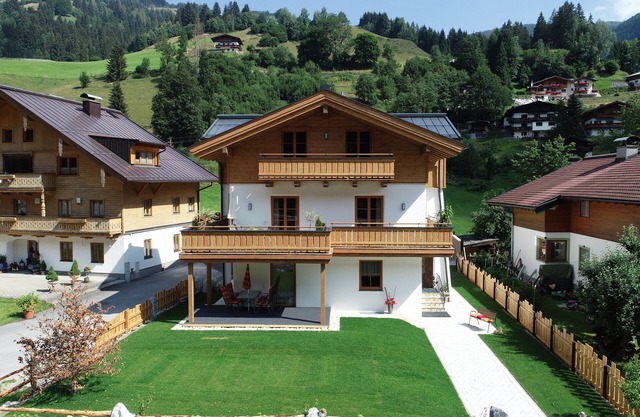 "Apartment Pinzgau" with terrace and direct access to the garden for 4-5 people