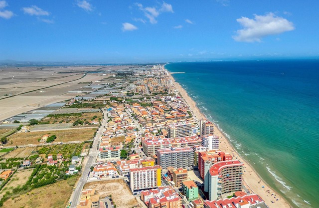 Apartment "Relax Les Palmeres" with Sea View, Terrace & Wi-Fi