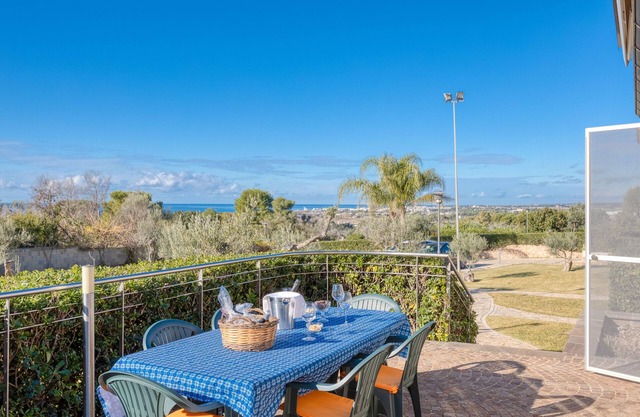 Apartment 'Residence Margherita - Lavanda' with Sea View, Wi-Fi and Air Conditioning