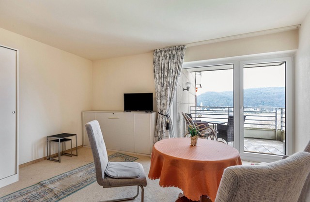 Apartment 'Rheinapartment Dependance 8' with Balcony and Wi-Fi