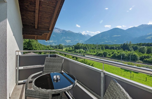 Apartment 'Schöneck Alpenrose' with Mountain View, Shared Terrace and Wi-Fi