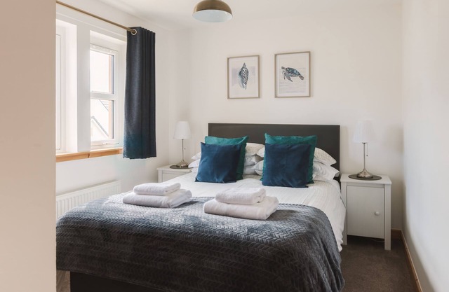 Apartment - Sleeps 4, Pet friendly & Free parking