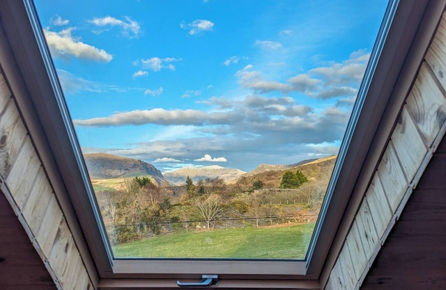 Apartment with amazing views of Snowdon and surrounding mountains.