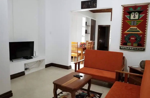 Apartment with King bed in the center, sugar city!