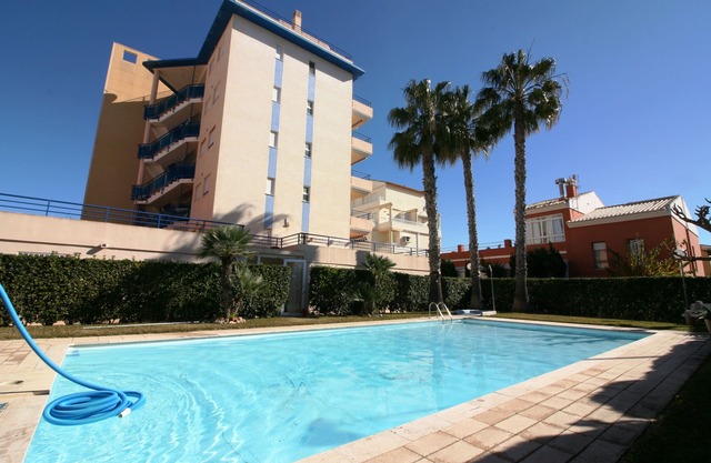 Apartment with pool and sea views.