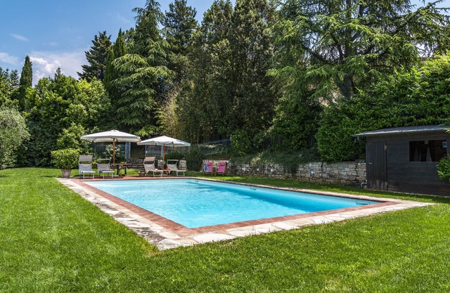 Apartment with pool and panoramic terrace 2 steps from Florence