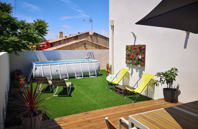 Apartment with swimming pool, garden and air conditioning