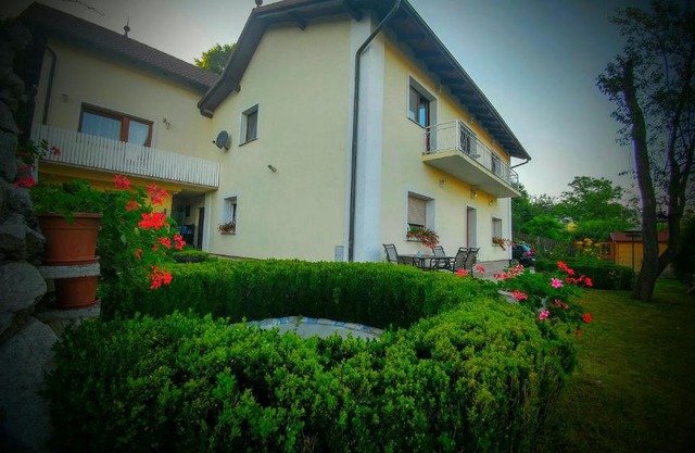 Apartments Ina