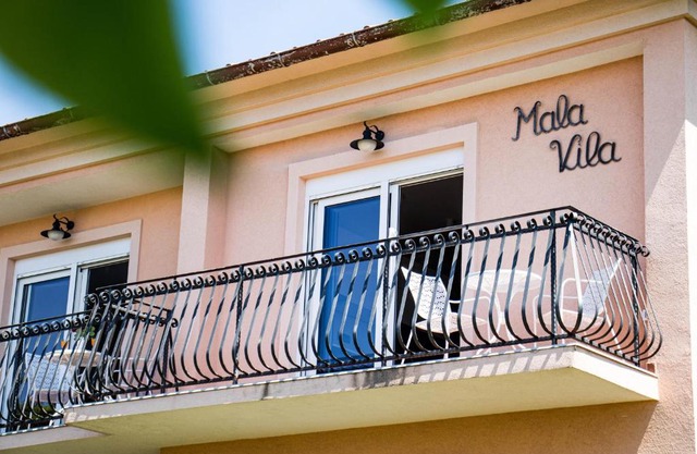 Apartments Mala Vila