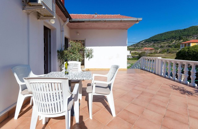 Apartments Slavenka (85941-A2) - Banjol - island Rab