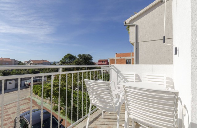 Apartments Vinko (27131-A3) - Brodarica