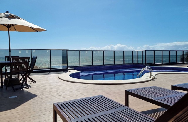 Ape Praia Piscina e Academia P812