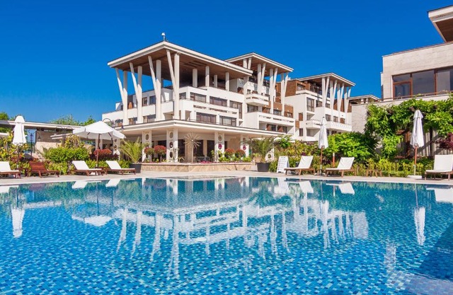Apolonia Resort 