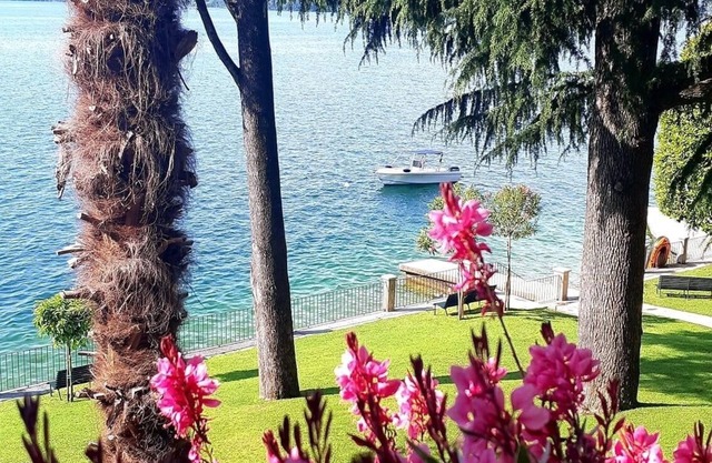 Appartamento direttamente a lago con spiaggia e pontili