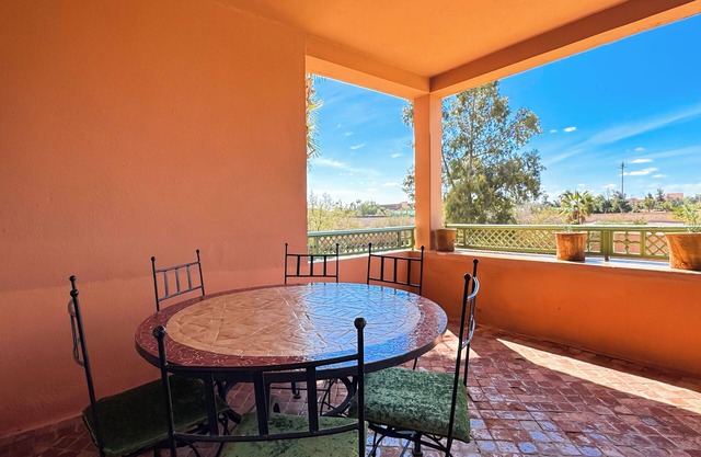 Appartement Chic dans un Resort, accès Piscine, Spa & Vue Imprenable