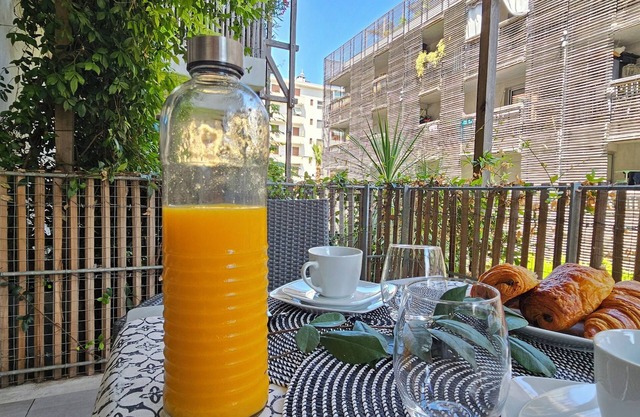 Appartement Cosy Dans Un Ecrin De Verdure -Nice, 135€ per night