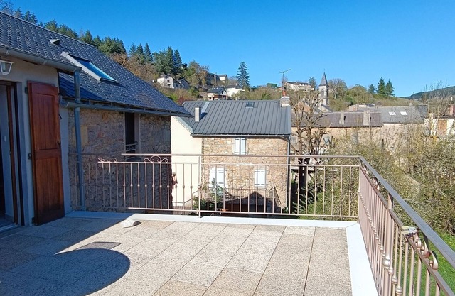 Appartement , Dans une Ancienne Maison de Village Rénovée, Avec une Terrasse