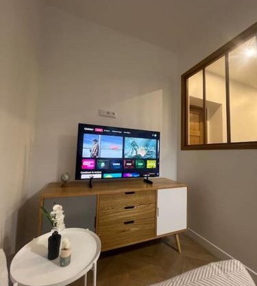 Appartement moderne et cosy , 5 min de la gare de RER D , remise des clés en main propre