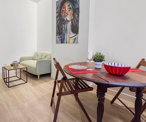 Appartement rénové, proche métro et canal