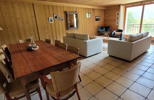 Appartement Spacieux, Séjour et 2 Chambres Avec vue sur les Montagnes