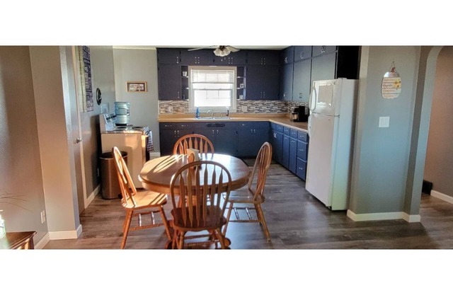 Apple Corners Quiet Country Guesthouse - 15 min drive from Decorah.