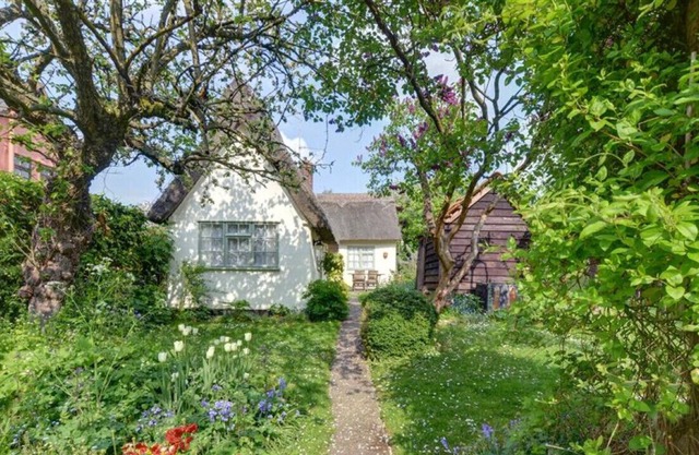 Apple Tree Cottage - Two Bedroom House, Sleeps 4