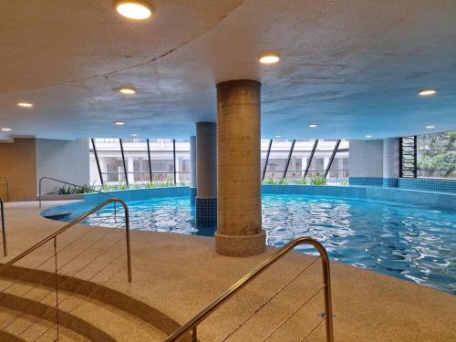 Apto Condomínio Piscina Coberta em Ubatuba