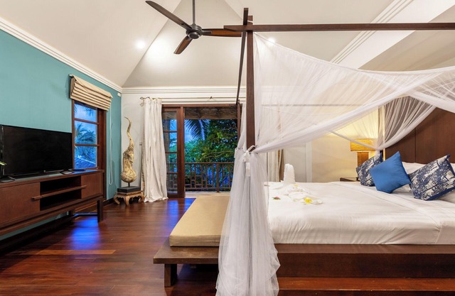 Aqua Vista 28: 3BR Traditional Thai Style Villa