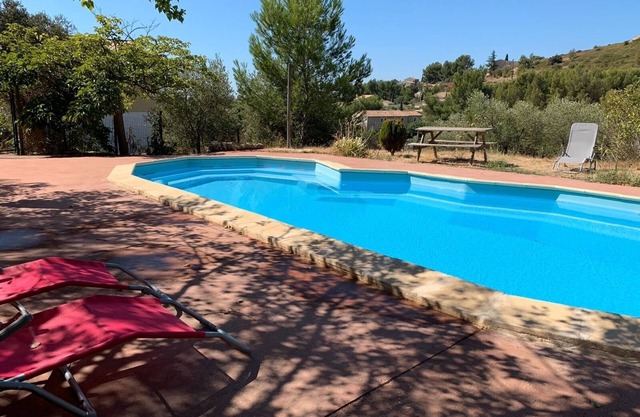 Aramon beautiful villa up to 23 people calm and natural pool