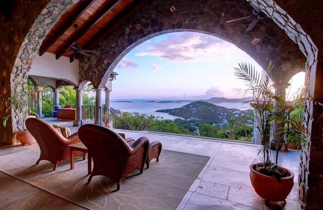 Arc Du Soleil- Ultimate Island Living, Refreshing Salt Water Pool, Stunning View