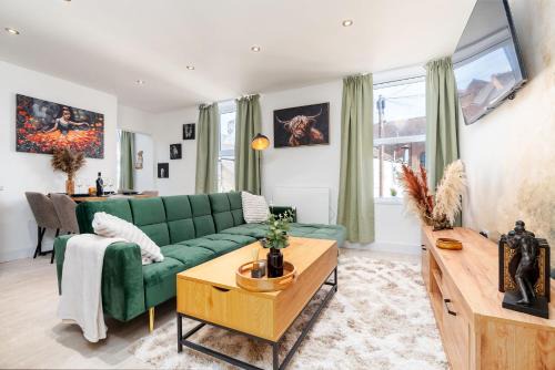 Archies Cozy Retreat A Stylish Derby Hideaway