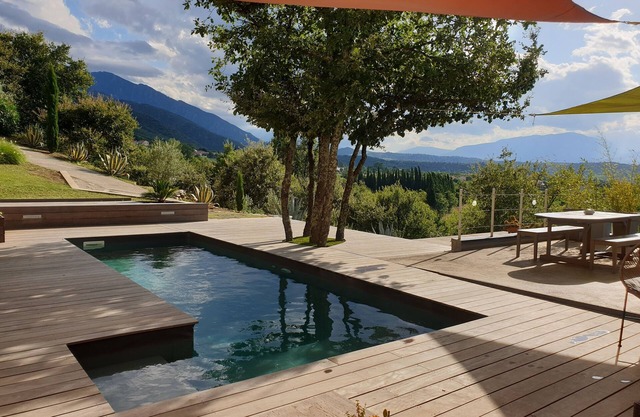 Architect-designed house with panoramic view