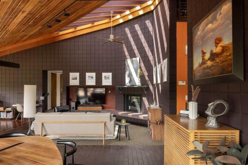 Architects Dream Home - Secluded Mountain Retreat