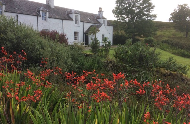 Ardnadrochet Cottage - Traditional Farm Cottage