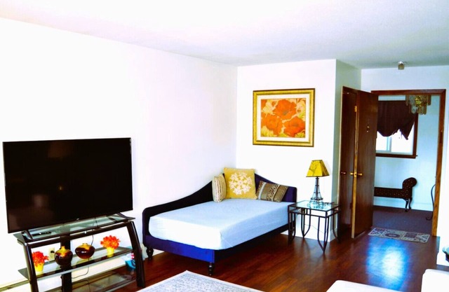 Arhaus 3: experience a chic and inviting accommodation in Grand Forks.