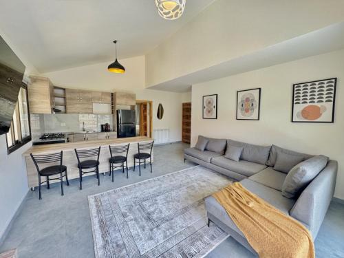 Aria Faqra 3BR w Balcony